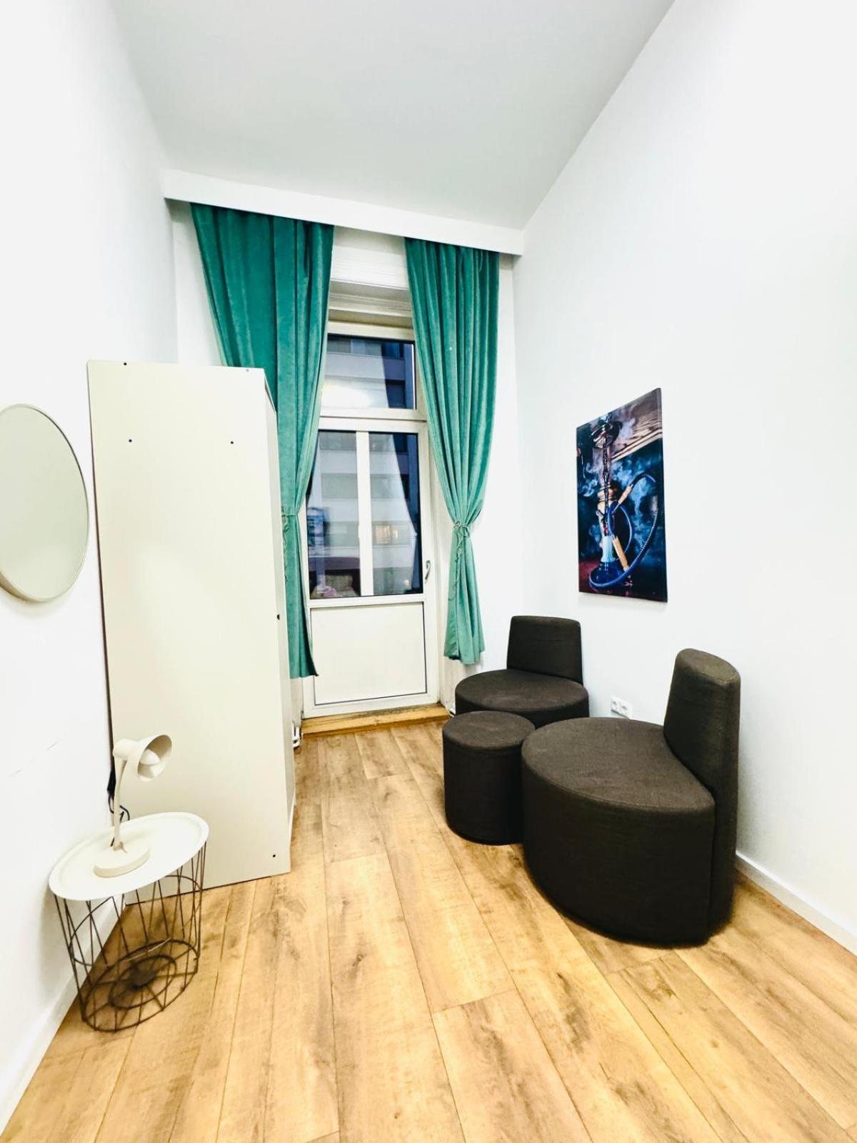Cozy 9br Shared Apartment, Only 12min Walk To Augarten Wien