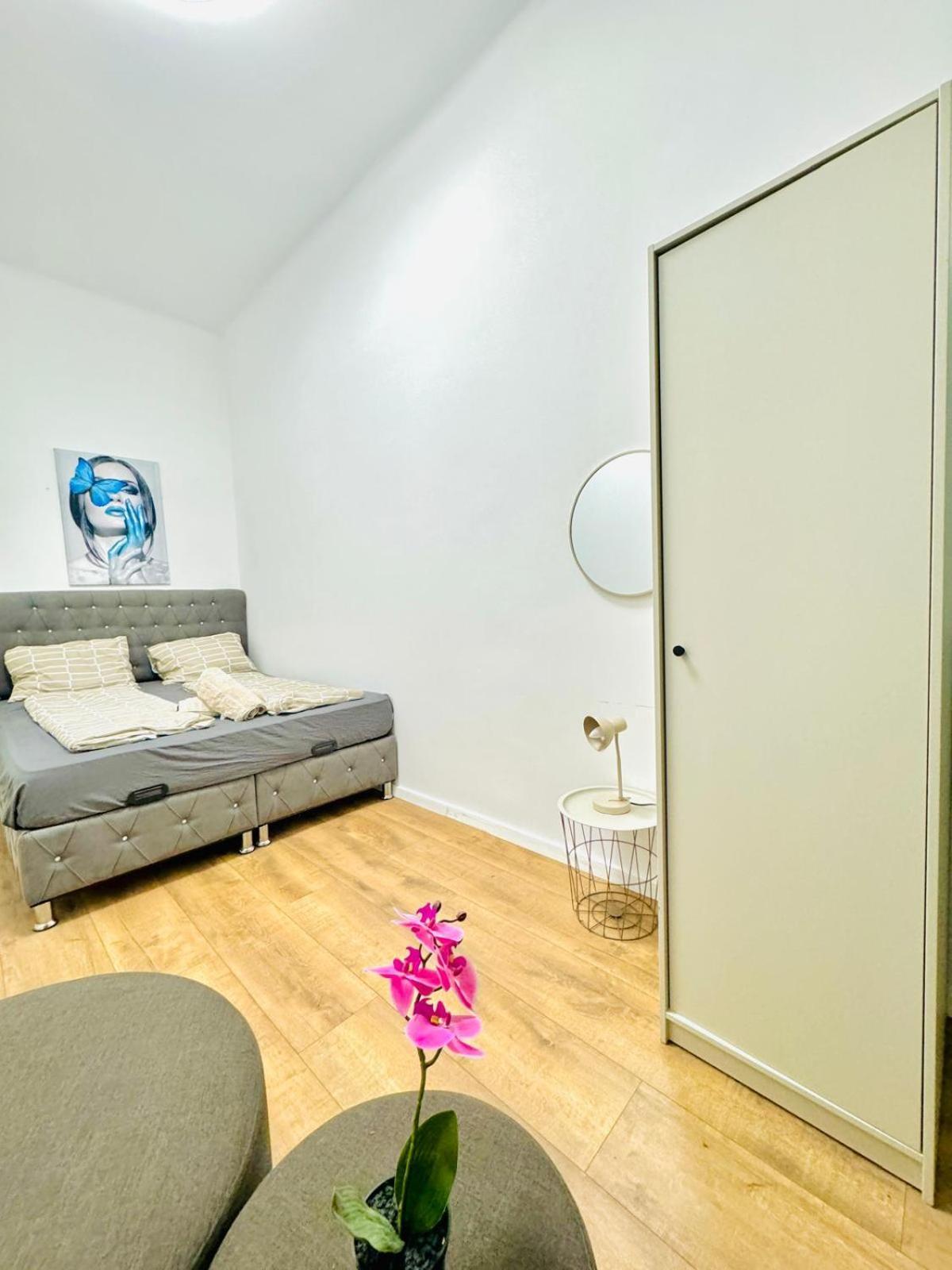 Cozy 9br Shared Apartment, Only 12min Walk To Augarten Wien