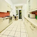 Cozy 9Br Shared Apartment, Only 12Min Walk To Augarten