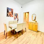 Cozy 9Br Shared Apartment, Only 12Min Walk To Augarten