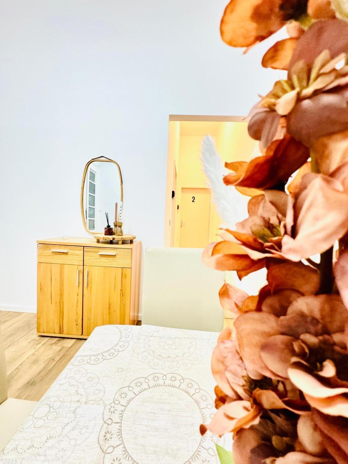 Cozy 9br Shared Apartment, Only 12min Walk To Augarten