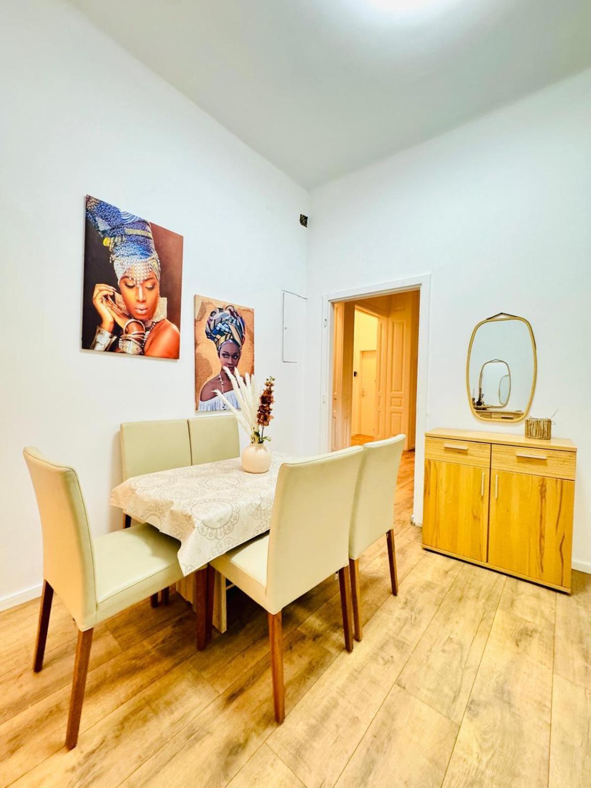 Cozy 9br Shared Apartment, Only 12min Walk To Augarten Apartment