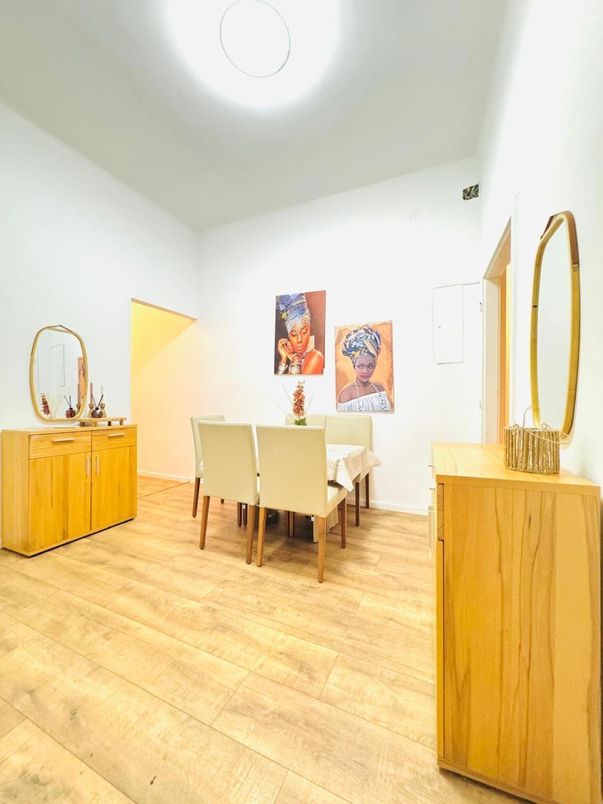 Cozy 9br Shared Apartment, Only 12min Walk To Augarten Wien