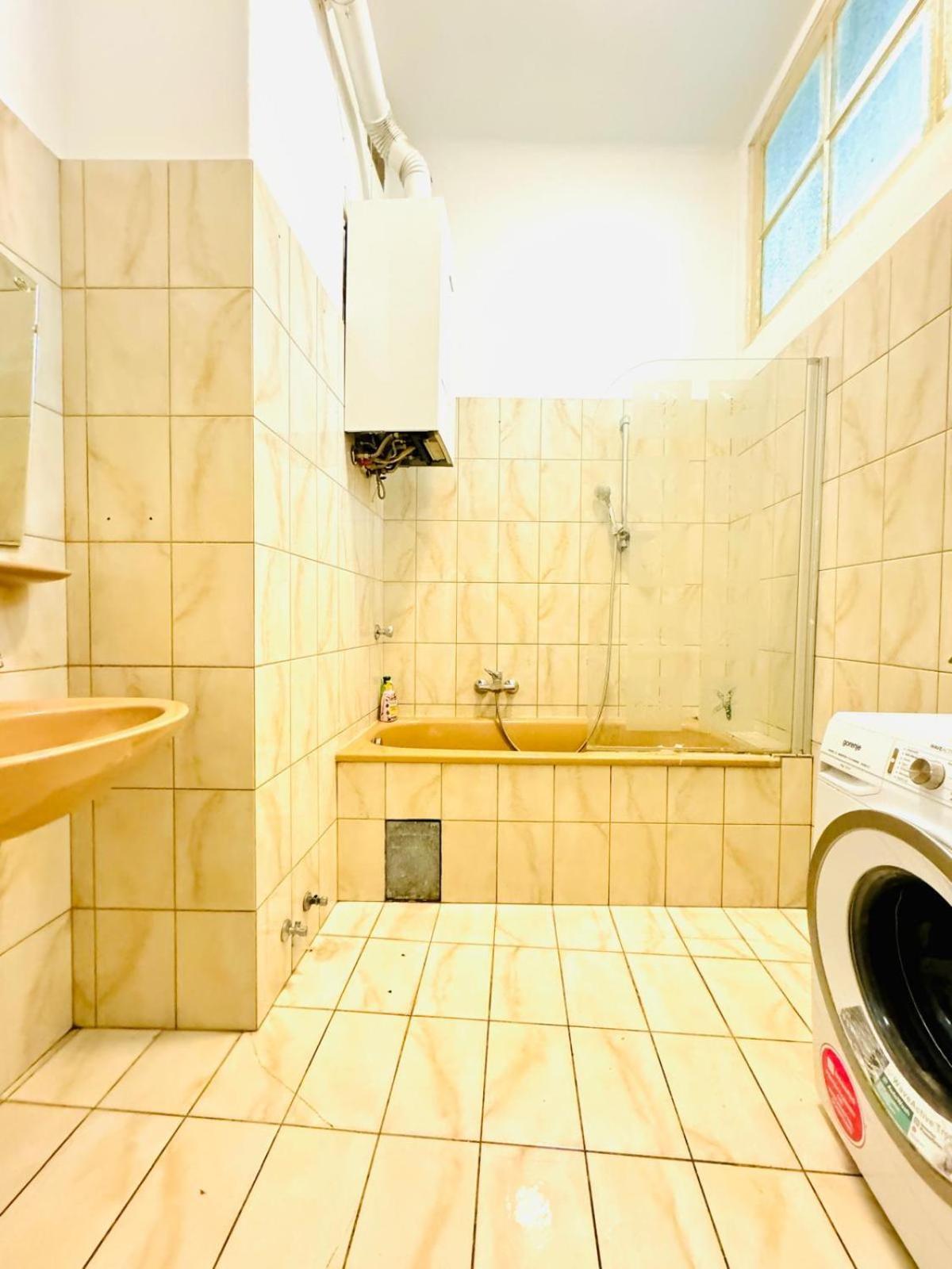 Cozy 9br Shared Apartment, Only 12min Walk To Augarten