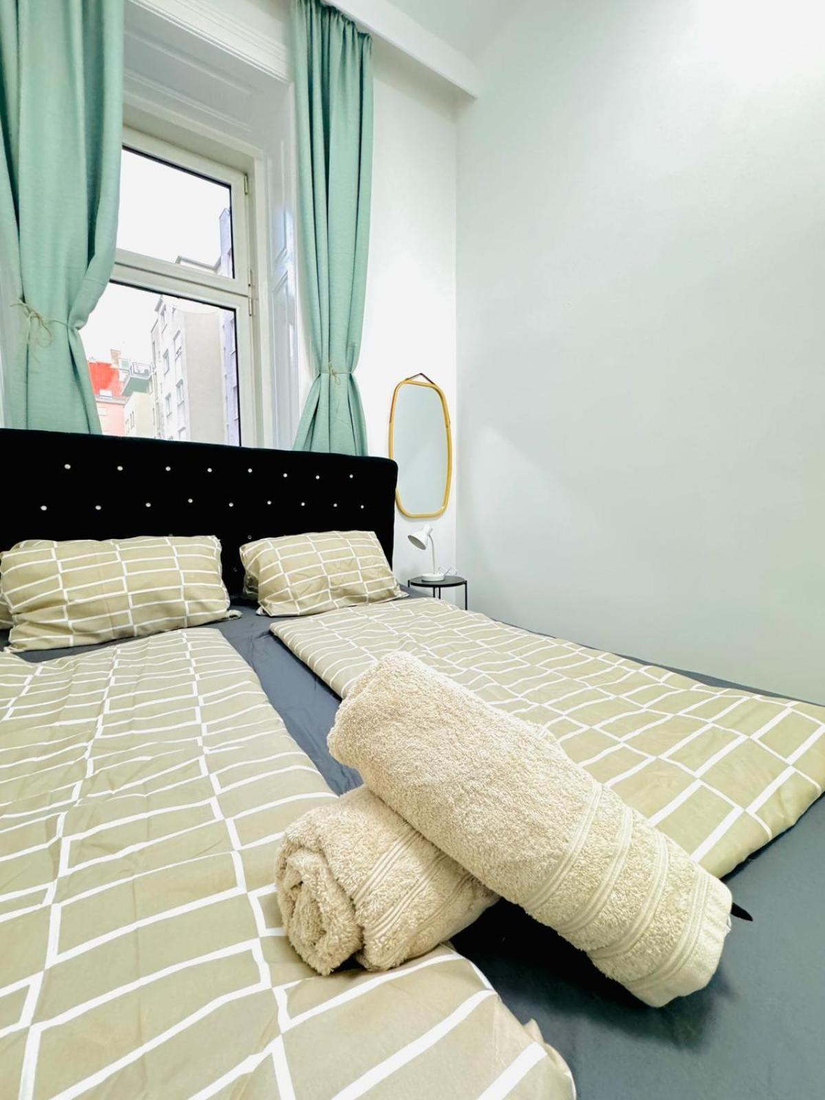 Cozy 9br Shared Apartment, Only 12min Walk To Augarten Apartment Wien